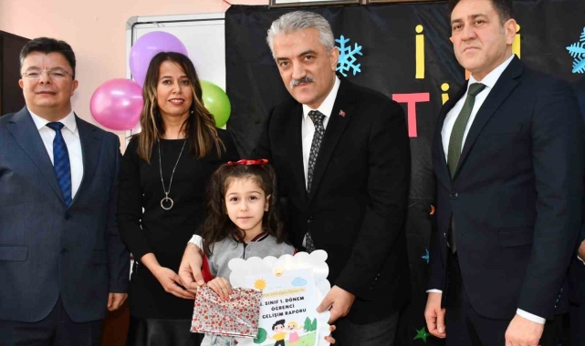 İlkokul 1. sınıflarda yeni dönem başladı: Öğrenciler artık karne yerine 'gelişim raporu' ile değerlendiriliyor