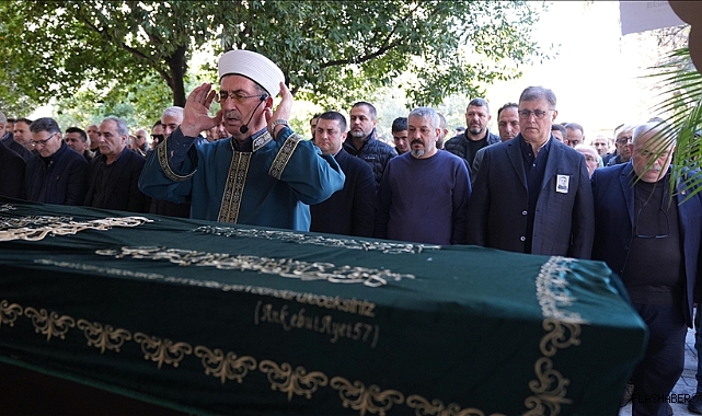İngiltere'de cansız bedeni bulunan Türk akademisyen İzmir'de defnedildi