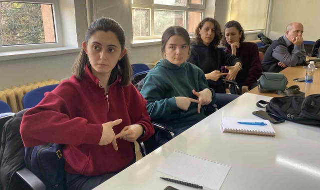 İşaret dili eğitimi ile işitme engelli bireyler ile daha iyi iletişim kuracaklar