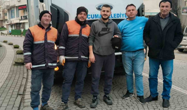 İşçiler tarafından içinde para ve ziynet eşyalarının bulunan çanta sahibine teslim edildi
