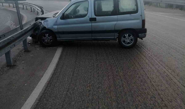 Isparta'da kontrolden çıkan araç bariyerlere çarptı: 2 yaralı