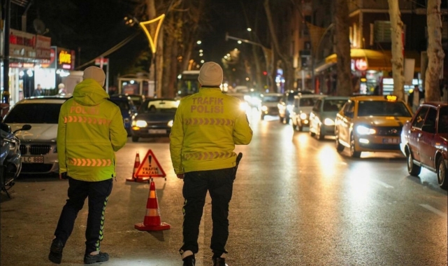 Isparta'da trafik denetimi: 24 saatte 15 araç trafikten men edildi