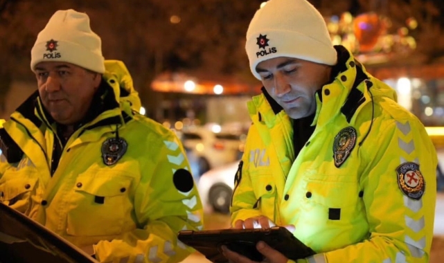 Isparta'da yoğun trafik denetimi: 25 araç men edildi