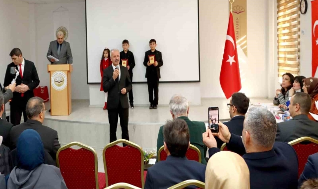 İstiklal Marşını en güzel okumak için yarıştılar