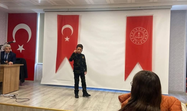 İstiklal Marşı'nı güzel okuma yarışmasında il birincisi oldu
