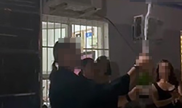 İzmir'de devlet okulunda skandal görüntü: Öğretmen okul bahçesinde şampanya patlattı