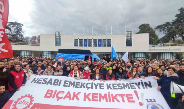 İzmir'de maaş krizi: Binlerce işçi iş bıraktı