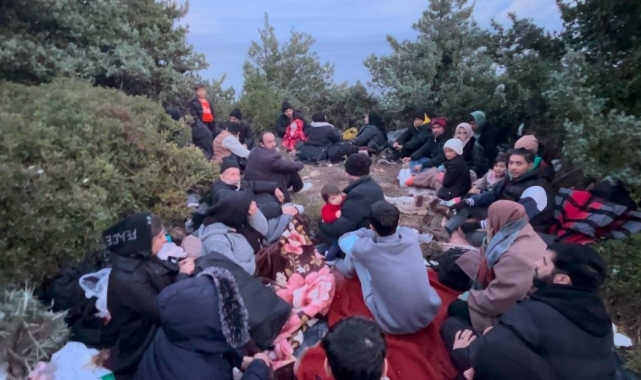 İzmir'de Sahil Güvenlik'ten göçmen mesaisi: Karada yakaladı, denizden kurtardı