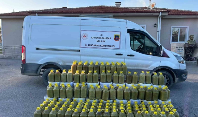 Jandarma sahte zeytinyağı ve salça ele geçirdi