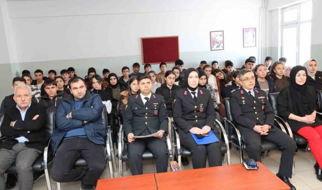 Jandarmadan öğrencilere kariyer etkinliği