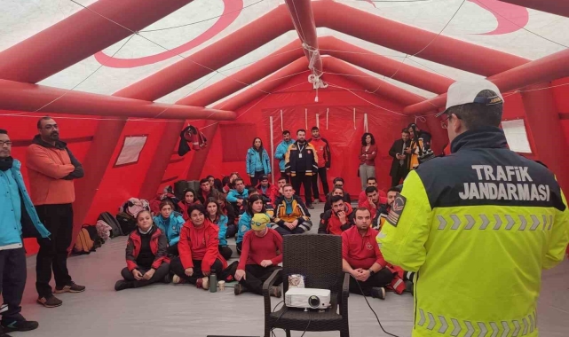 Jandarmadan UMKE ekiplerine trafik bilgilendirmesi