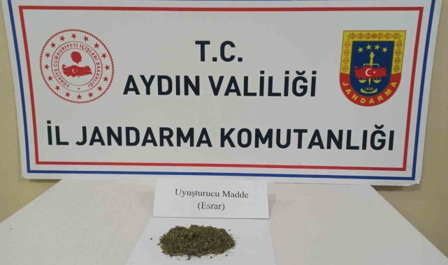 Jandarmanın hassas burunlu köpeği uyuşturucuya geçit vermedi