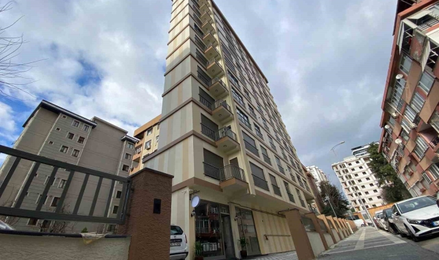 Kadıköy Belediyesi'nin ruhsat verdiği bina Hatay depreminde yan yatan Rönesans rezidans hatırlattı