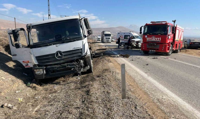 Kamyon ile otomobil çarpıştı: 1 yaralı