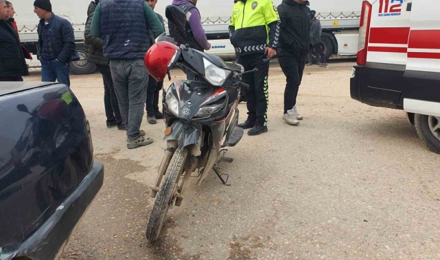 Kamyonet ile çarpışan motosikletli ağır yaralandı