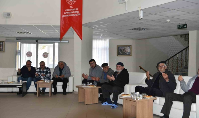 Kandilde ulu çınarlar unutulmadı