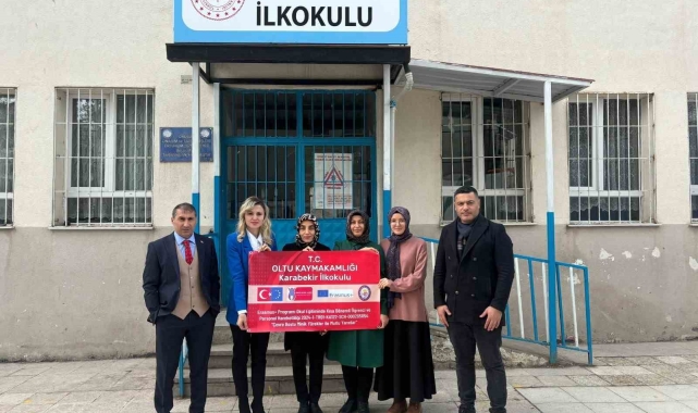 Karabekir ilkokulu öğretmenleri Prag yolcusu