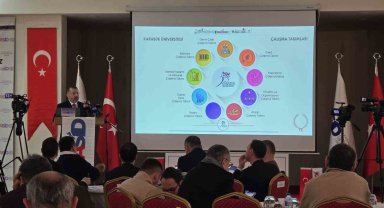 Karabük'te 'İş Dünyası ve Gelecek Vizyonu Zirvesi' programı başladı