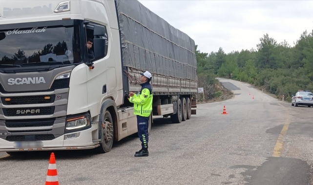 Karacasu'da ağır tonajlı araçlar denetlendi