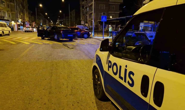 Karaman'da 2 kişinin yaralandığı kaza anı kamerada