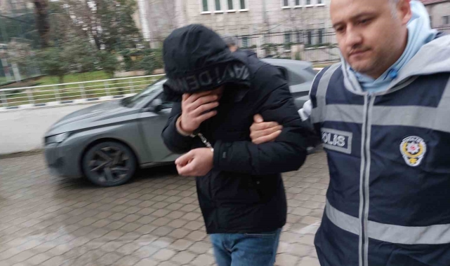 Kardeşinin tutuklanmasına neden olduğunu iddia ettiği baba-oğlu tüfekle yaraladı