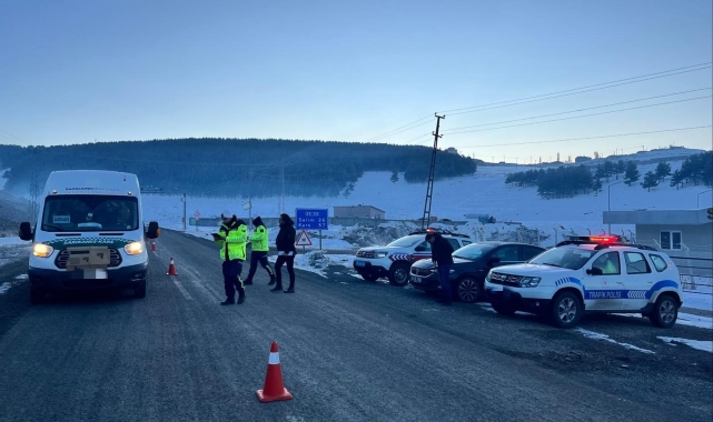 Kars'ta jandarma, şok yol uygulamalarını sürdürüyor