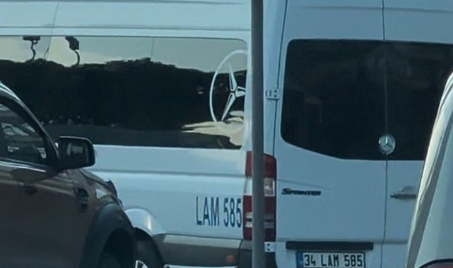 Kartal'da servis sürücülerinden trafiği tehlikeye atan hareket