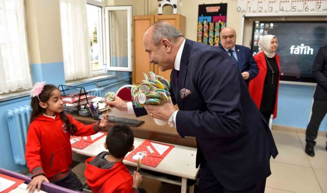 Kastamonu'da öğrenciler karne sevinci yaşadı