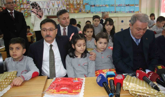 Kayseri'de 315 bin öğrenci karne heyecanı yaşadı