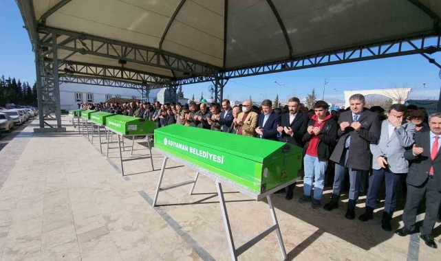 Kazada hayatını kaybeden 5 kişi toprağa verildi