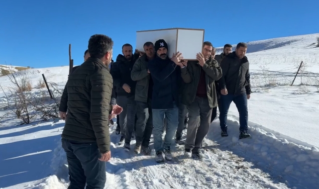 Kazada kaya parçasının isabet ettiği çocuk gözyaşları arasında toprağa verildi