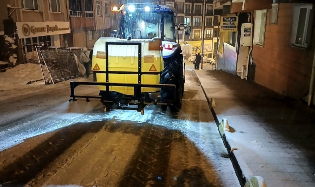 Keşan'da kar temizleme çalışmaları yapıldı