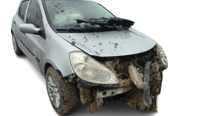 Keşan'da şarampole uçan otomobilde 4 kişi yaralandı