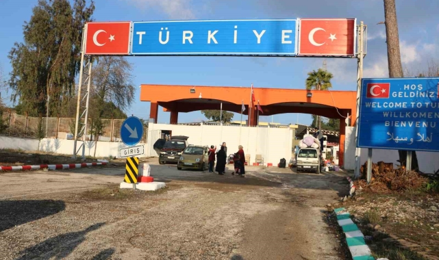 Keseb Sınır Kapısı'nın açılmasıyla Türkiye'den Suriye'ye geçişler hızlandı