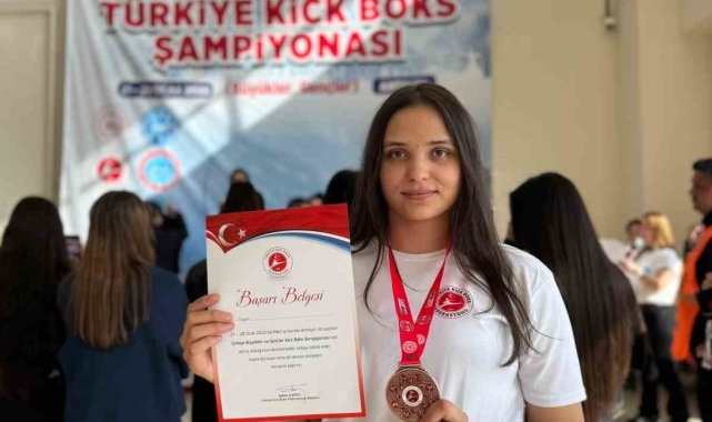 Kick Boks Türkiye Şampiyonası'nda Niğde'ye 3 madalya