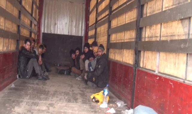 Kırşehir'de tırda 11 düzensiz göçmen yakalandı