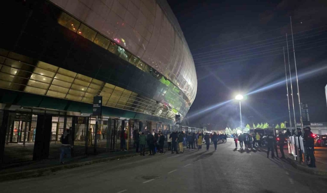 Kocaelispor taraftarı, eşyalarını geri almak için kulübe başvuracak