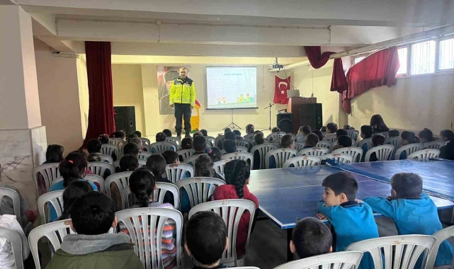 Koçarlı'da 86 öğrenciye trafik eğitimi verildi