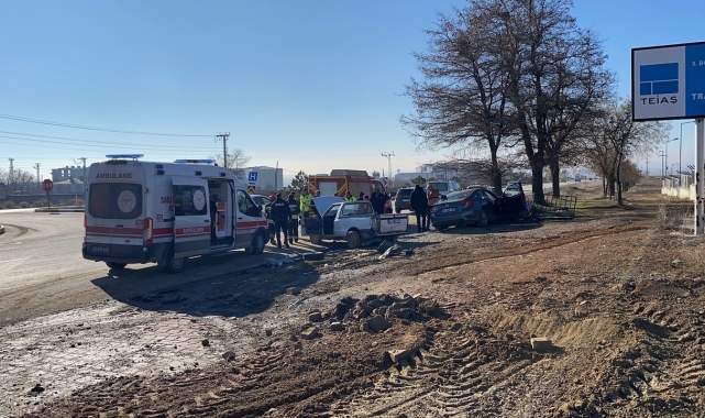 Konya'da otomobil ile pikap çarpıştı: 5 yaralı