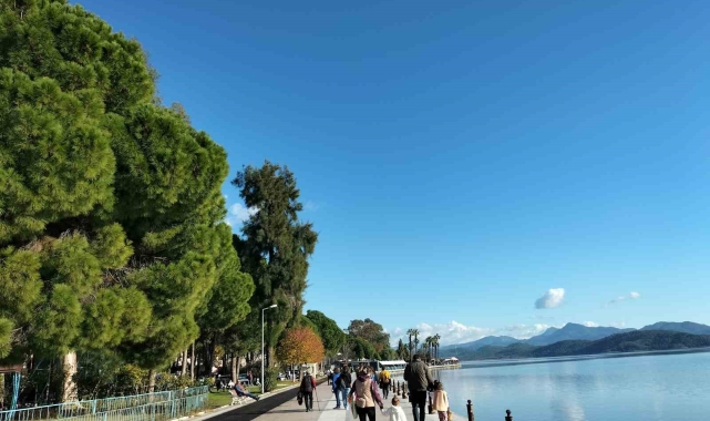 Köyceğiz'de güneşi gören Kordon'a akın etti
