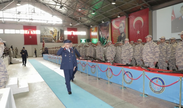 Kütahya'da acemi eğitimini tamamlayan askerler yemin etti