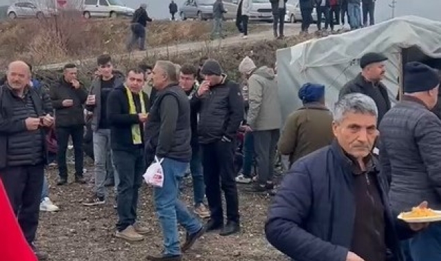 Kütahya'da Ferdi Tayfur anısına pilav ve ayran ikram edildi