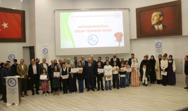 Kütahya'da ortaokullar arası sözlü anlatım yarışmasının finali ve ödül töreni