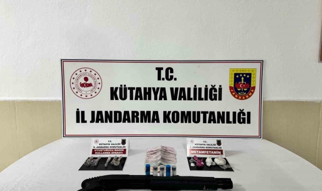 Kütahya'da uyuşturucu operasyonu: 40 gram metamfetamin ve ruhsatsız av tüfeği ele geçirildi