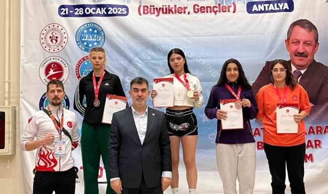 Kütahyalı Asya Türkel Türkiye Kick Boks Şampiyonası'nda ikincilik elde etti