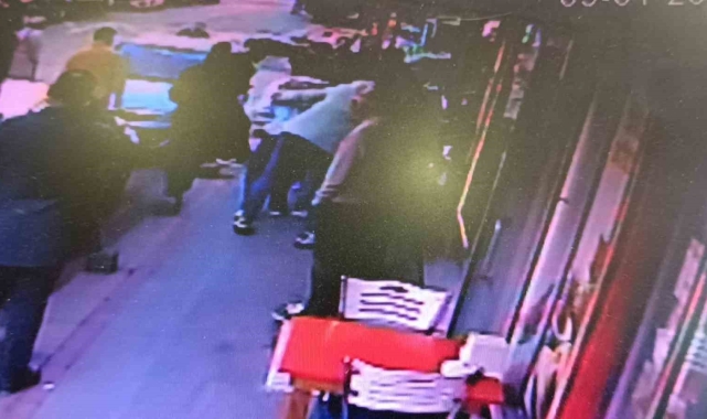 Magandanın böylesi görülmedi: Motosiklette hem kendini hem arkadaşını vurdu