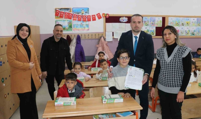 MAGİNDER'den öğrencilere karne hediyesi