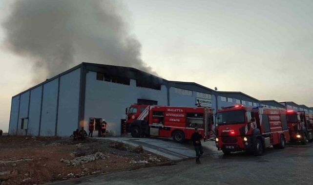Malatya&#039;da çıkan yangında fabrikada büyük hasar oluştu
