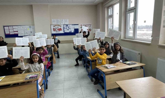 Malazgirt'te 11 bin 641 öğrenci karne sevinci yaşadı