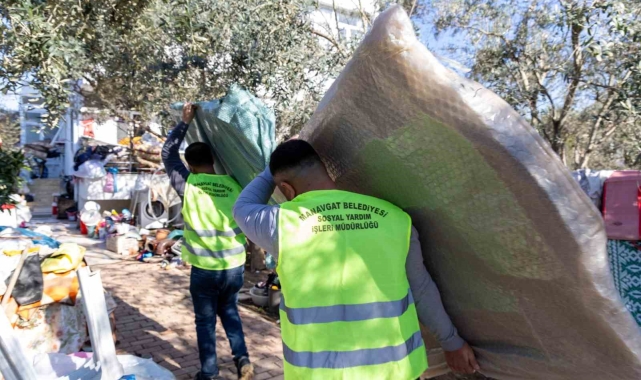 Manavgat Belediyesi'nden selden etkilenen vatandaşlara mobilya ve beyaz eşya yardımı
